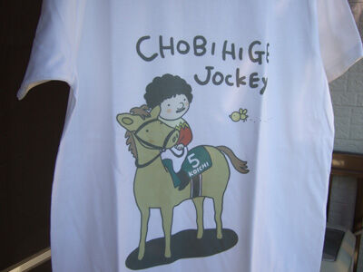 ちょび髭ジョッキーTシャツ