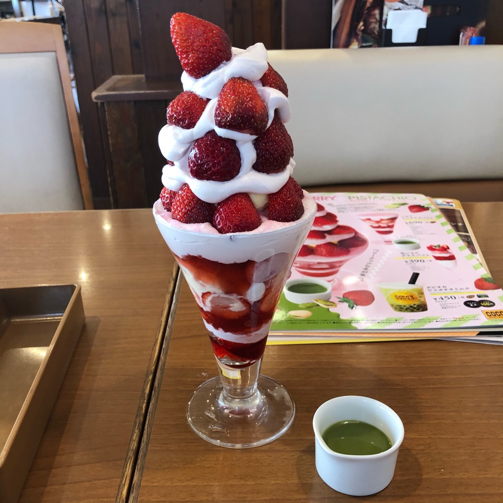 いちご パフェ ココス