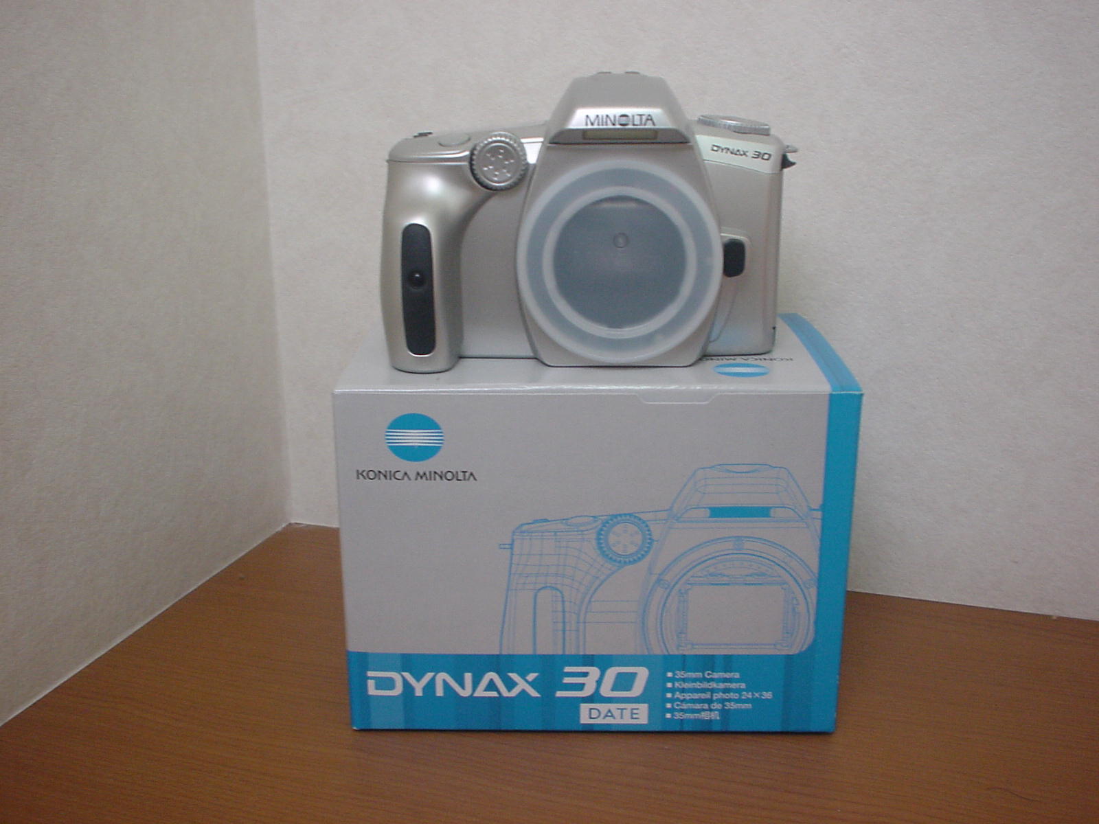 KONICA MINOLTA DYNAX 30 DATE フイルム一眼レフ KONICA MINOLTA DYNAX 30 DATE フイルム一眼レフ 佐藤成夫：第16