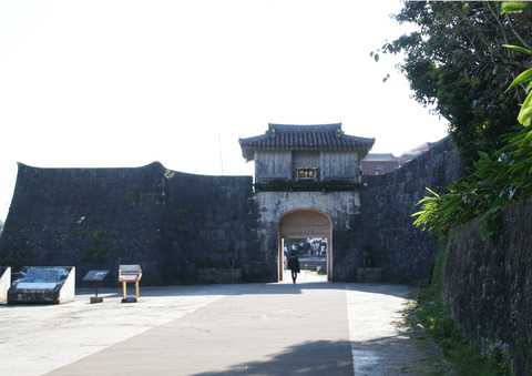 F00A3259歓会門