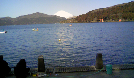 富士山を眺めながら釣り