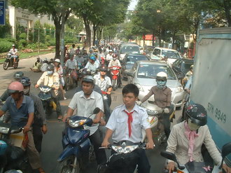 サイゴンバスから見たバイク軍団