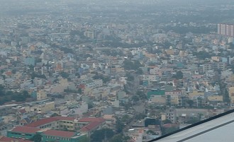 1_ホーチミン空港に降りる