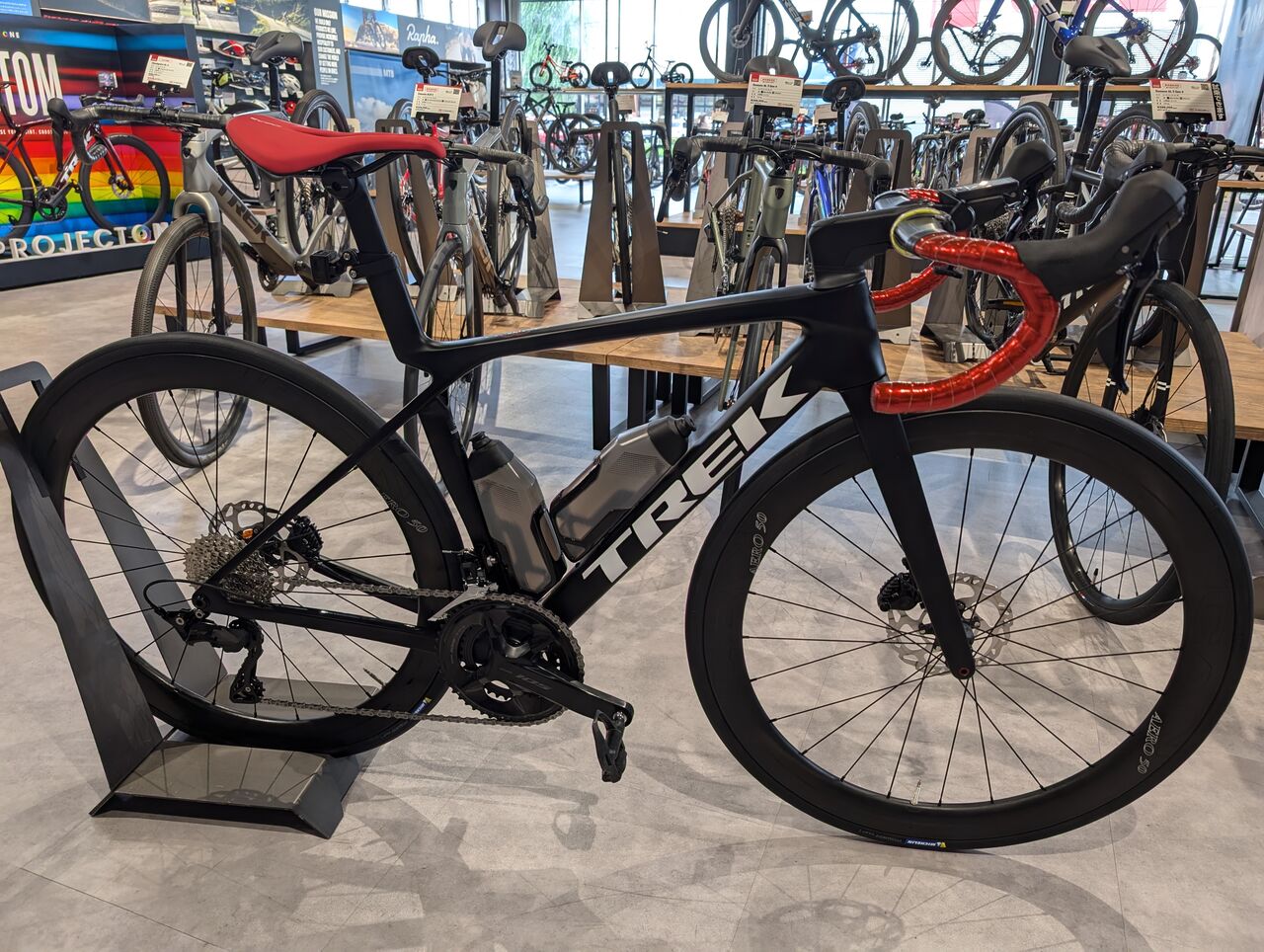 第8世代目となったオールラウンダー New MADONE(マドン)！」 SL5