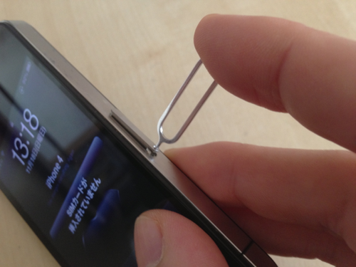 Iphone4 の Simカードを抜いてみた Mac Iphone Ipad を使い倒したい Iphone4 の Simカードを抜いてみた Mac Iphone Ipad を使い倒したい