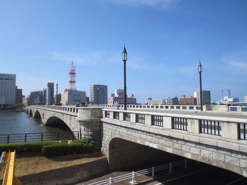 新幹線待ちの2時間でちょっとだけ味わえた新潟の街は黒崎茶豆で賑わっていた 七転納豆