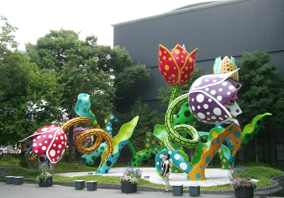 実は七転って草間彌生マニア。秋田に行ったのはダブル草間展に行き