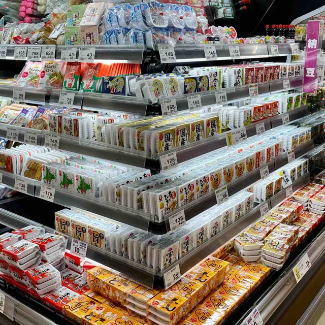 八戸マックスバリューの納豆棚です