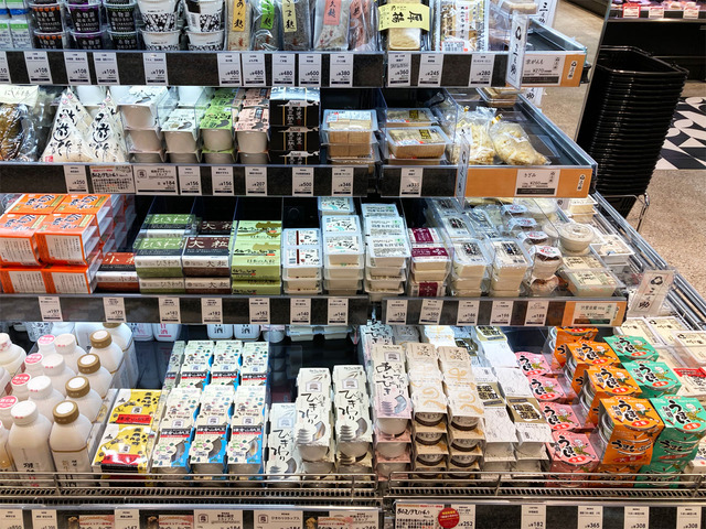 恵比寿明治屋の納豆棚ですが