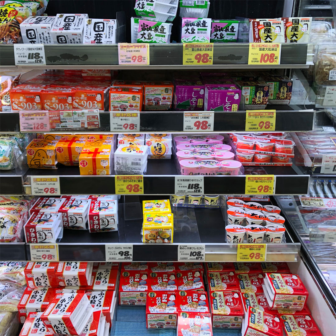 どっちだ 富山は 西か東か 納豆棚に聞いてみた 七転納豆