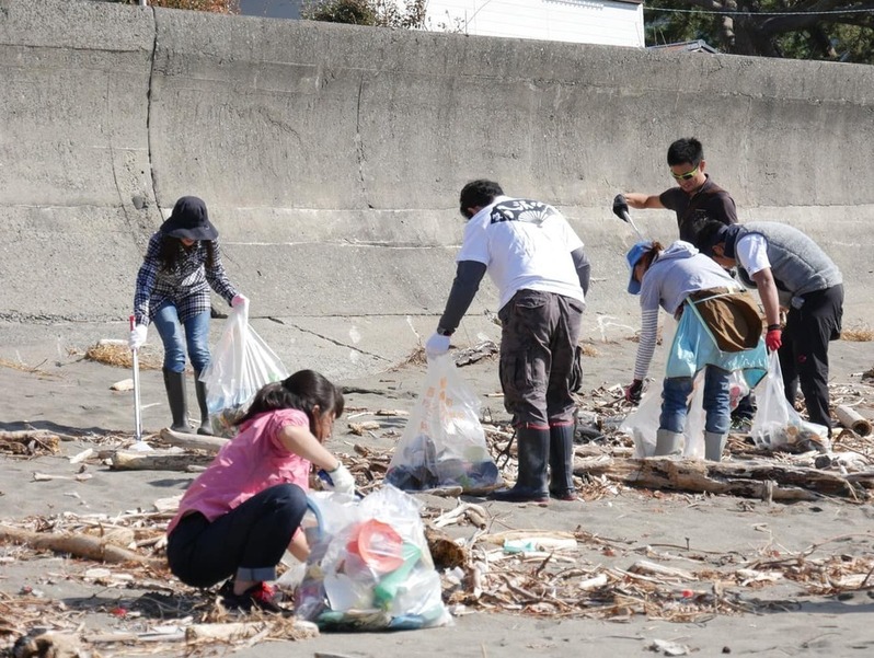 Îãǯ°Ê¾å¤ËºÙ¤«¤¤¥´¥ß¤ËÃí°Õ¤òʧ¤Ã¤Æ½¦¤Ã¤Æ¤¤¤ë¡£