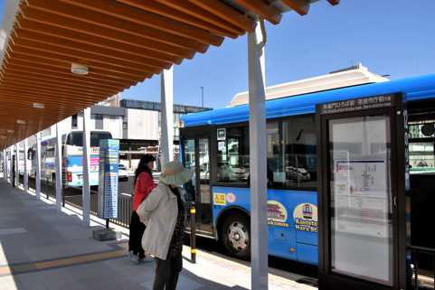 大和西大寺駅南広場供用開始 平城宮跡の散歩道2 大和西大寺駅南広場供用開始 平城宮跡の散歩道2