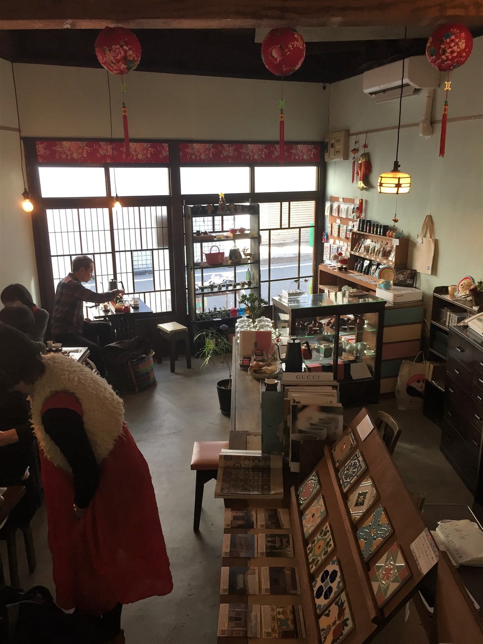 昭和レトロと台湾popが同居する 台湾茶カフェ茶嘉葉chacaba 阿佐ヶ谷の老闆娘とマジョリカタイル談義 太台本屋 Tai Tai Books 昭和レトロと台湾popが同居する 台湾茶カフェ茶嘉葉chacaba 阿佐ヶ谷の老闆娘とマジョリカタイル談義 太台本屋 Tai Tai Books