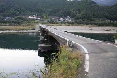 高知県四万十市 屋内 口屋内 沈下橋 日本散策ガイド
