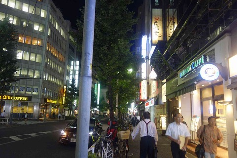 たまに行くならこんな店　歌舞伎町から線路を隔てた西新宿にある「エクセシオールカフェ新宿小滝橋通り店」風紀が良い西新宿新宿駅北側でサクッとコーヒーを飲むのに利便良しです