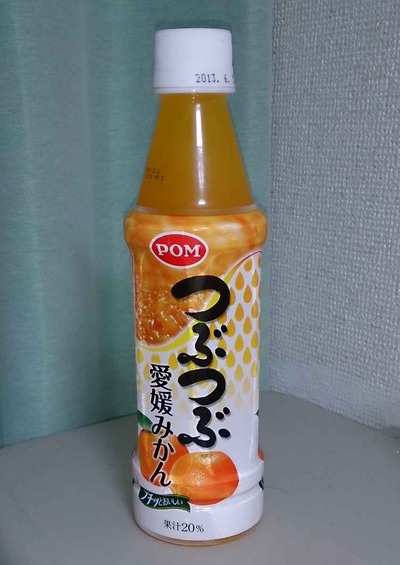 今日の飲み物 えひめ飲料の「つぶつぶ愛媛みかん」はもう少し果汁の割合を増やしてほしいなぁと強く思いますが、つぶつぶ旨しです