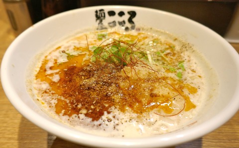 たまに行くならこんな店　台湾まぜそばの名店「麺屋こころ　お茶の水店」で、辛いのに後味円やかなスタイルな「濃厚担々麺」を食す