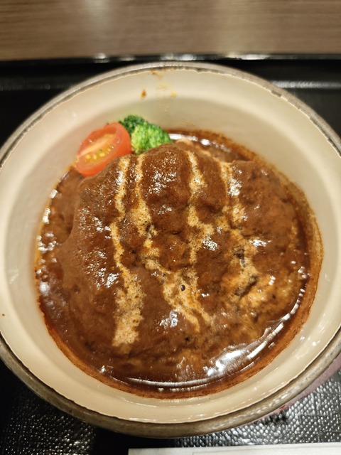 たまに行くならこんな店　黒毛和牛推しの「黒毛和牛　腰塚　東武船橋店」で牛肉と一緒に野菜をデミグラスソースで煮込んだを「ビーフシチュー&煮込みハンバーグ」を食す！