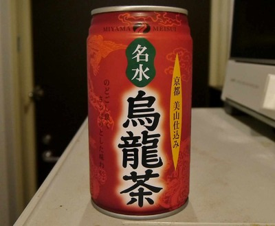 今日の飲み物　コスパに優れて2chでも話題？水が違う？京都美山仕込みシリーズ烏龍茶編「名水烏龍茶」