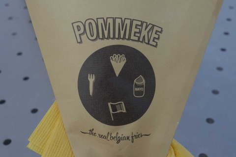 たまに行くならこんな店　天気の良い時には最高なロケーションな空中庭園内にある「POMMEKE西武池袋店」は手軽に高層ビル群やモネの睡蓮の様な風景と共にフリッテンが楽しめます