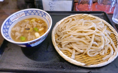 たまに行くならこんな店　ひばりヶ丘駅近くで武蔵野うどんが楽しめる「金豚雲」で、熱々濃いめな豚ダレでコシの強いうどんを味わう「肉汁うどん」を食す！