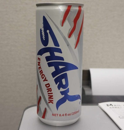 今日の飲み物 バンコクの地で生まれた世界第二位の売上を誇るエナジードリンク!「SHARK」を頂く! 一位は勿論レッドブル