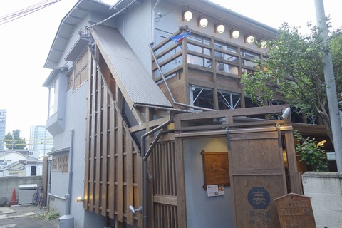 たまに行くならこんな店 お茶をメインに据えた 「宇治園裏参道ガーデン店」で、甘くコクのあるアイスオーレを楽しむ