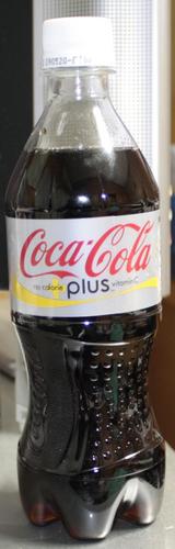 今日の飲み物　Coca-Cola no calorie plus vitamin C