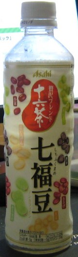 今日の飲み物　贅沢ブレンド十六茶七福豆です