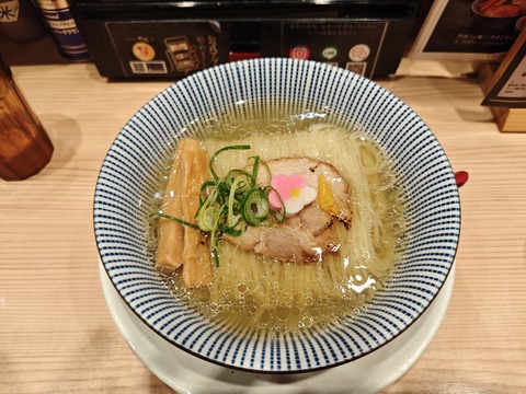 たまに行くならこんな店　千葉駅近くにある「鯛塩そば　灯花　ペリエ千葉店」で、スープ、麺、ご飯から鯛の旨味がビシバシ感じられる「鯛塩ラーメン+鯛めし」を食す！