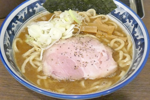 たまに行くならこんな店　松戸の人気ラーメン店の「兎に角」の柏市版な「兎に角 柏高島屋ステーションモール店 」で、魚介と動物系の旨味溢れ出すラーメンを食す！