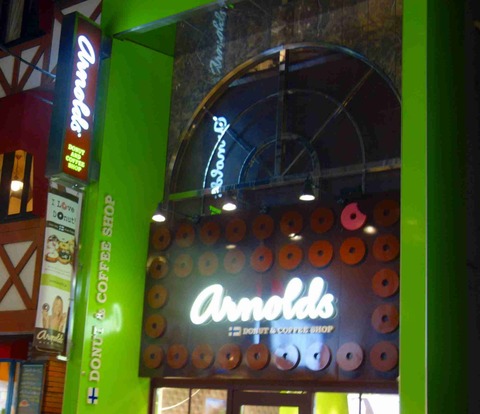 たまに行くならこんな店　フィンランド式ドーナッツ店「アーノルド」は、独特のモッチモチ食感の生地のドーナッツが楽しめます