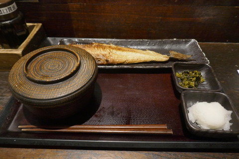 たまに行くならこんな店　オトクに海鮮系の定食が楽しめる「しんぱち食堂 新宿店」で、脂が乗ってウマーな「ほっけ定食」を食す！