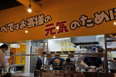 たまに行くならこんな店　ゴーゴーカレー 神田駅南口スタジアム(エビフライカレーヘルシーサイズ700円)