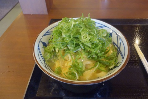 たまに行くならこんな店　国道6号線沿いにある丸亀製麺石岡店で久々に丸亀製麺を使ってみたら、出汁が関西系の色薄めなものに変化していてびっくり！