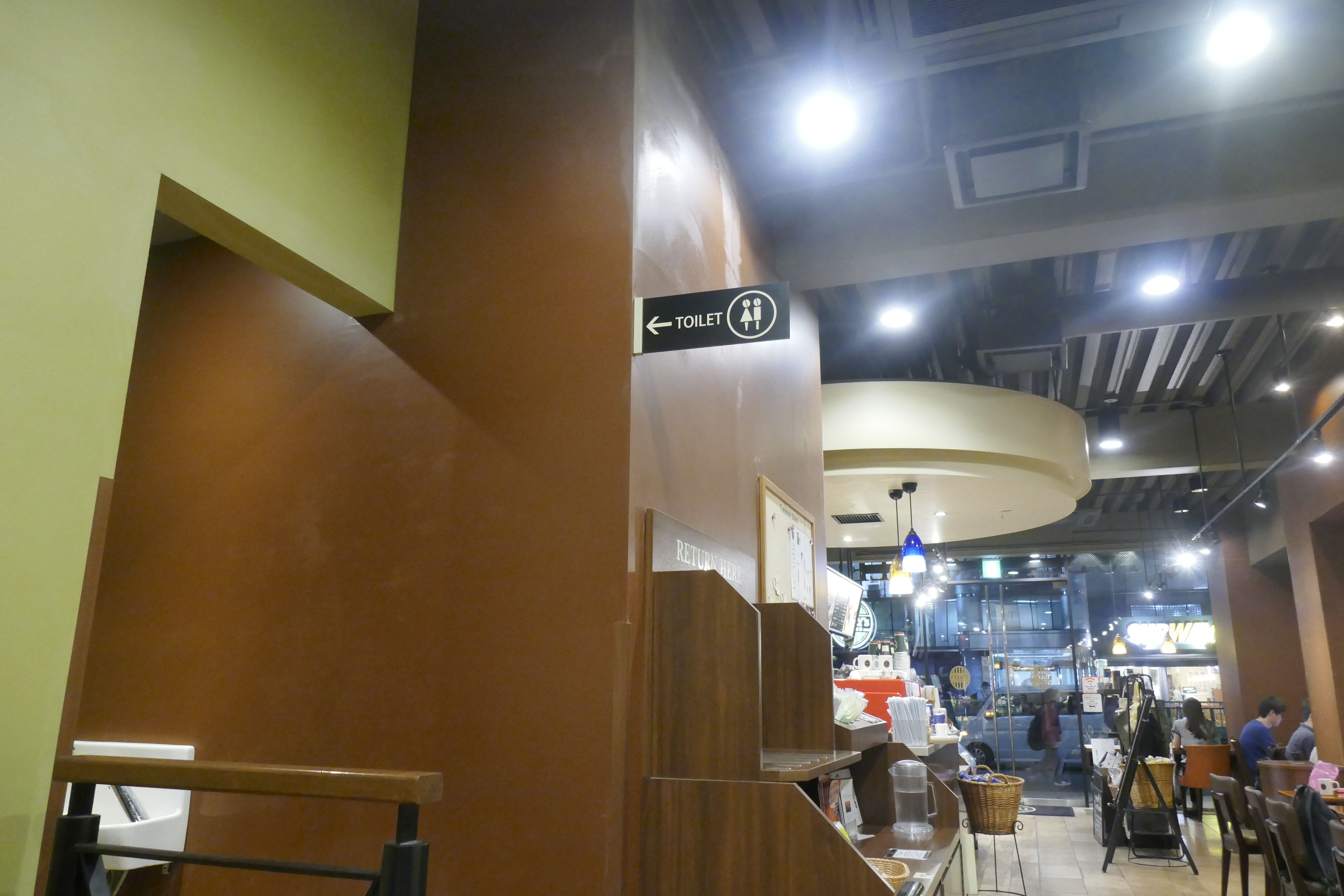 たまに行くならこんな店 新横浜駅チカな タリーズコーヒー 新横浜店 で 冷え冷え甘々な チョコリスタ を飲み干す メシレポ たまに行くならこんな店 新横浜駅チカな タリーズコーヒー 新横浜店 で 冷え冷え甘々な チョコリスタ を飲み干す メシレポ