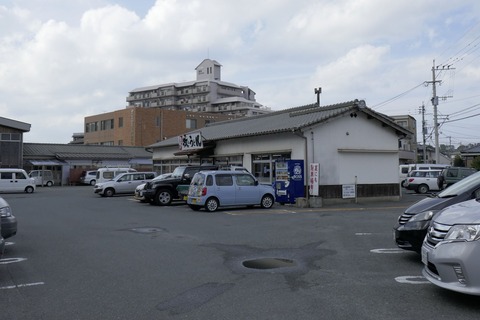 たまに行くならこんな店　「牧のうどん　奈多店」で、噂の出汁を吸い尽くすヤワヤワうどんを食してきました！！！