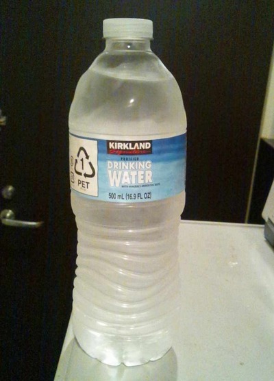 今日の水　コストコ独自ブランドのKIRKLAND　DRINKING WATER