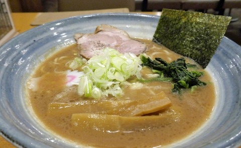 目白駅チカで昼はラーメン店、夜は居酒屋に変身する「吉岡」のまとめページ！