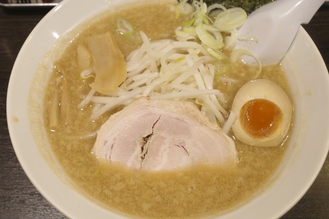 柏駅近くで背脂を活かした各種ラーメンが味わえる「めん吉 柏駅店」まとめページ！