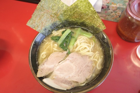 たまに行くならこんな店　新静岡駅や静岡駅近くの「鶴田家」で、スープの濃厚なウマさが映える家系ラーメンを食す！