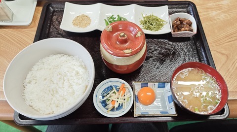 たまに行くならこんな店　ものすごくカントリーな雰囲気な「永田ドライブイン」で、新鮮かつタレの浸かり方、ご飯とのマッチングもナイスな「壺漬け定食」を食す！