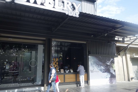 たまに行くならこんな店　隣の宝石店とニコイチなカフェ「Wjewelry高雄店」では、さくっと美味しいコーヒーが南国気分で楽しめます