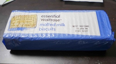 たまに買うならこんな商品 各ピーコックストアで取り扱う「malted milk biscuits」UKの紀伊國屋的な高級スーパーwaitroseのPB商品と思われる紅茶との相性抜群なざっくりビスケットでした