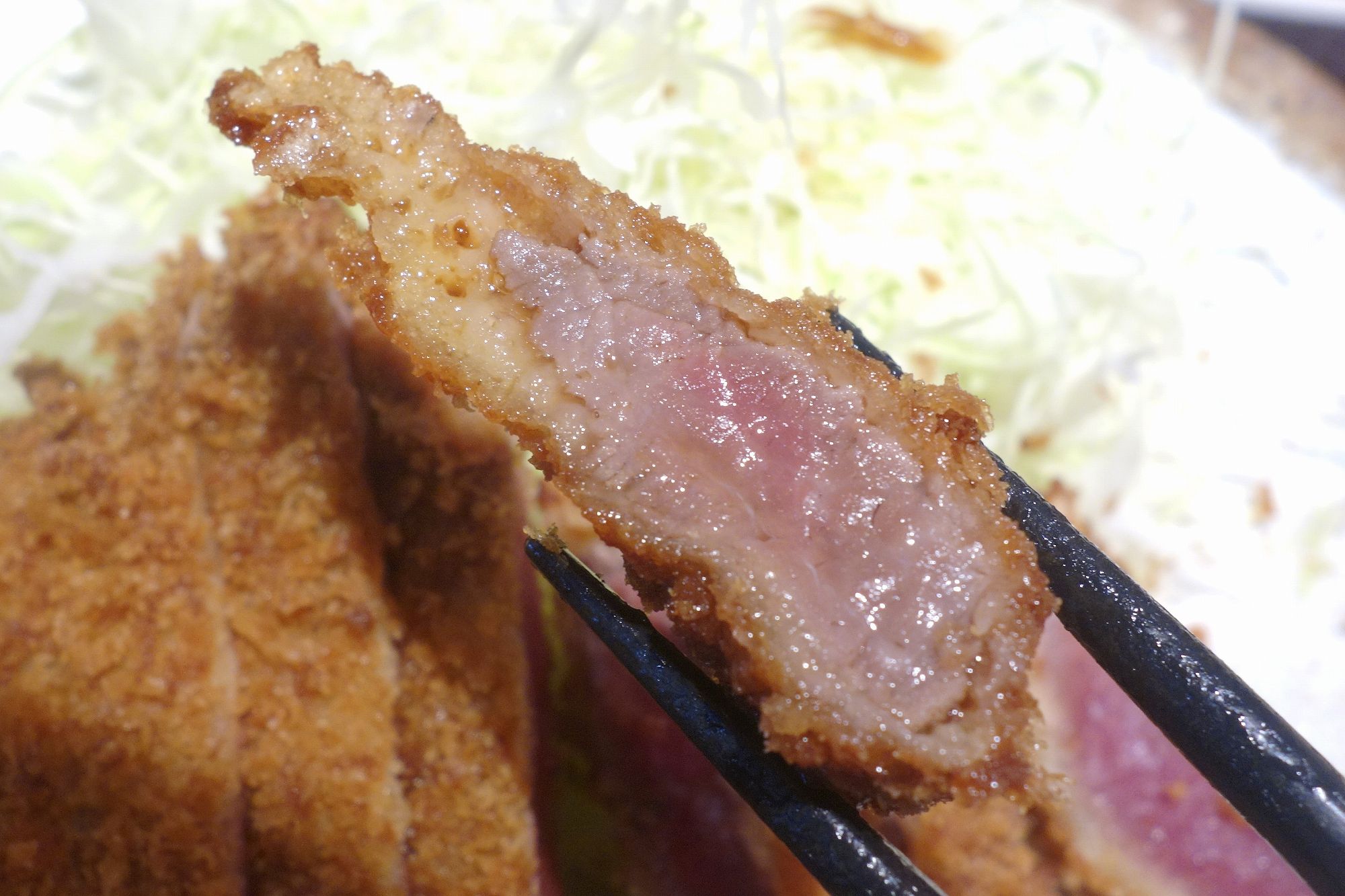 たまに行くならこんな店 神保町駅チカで牛かつが楽しめる 牛かつ勝っちゃん では 旨味たっぷりな牛かつと肉汁滴るメンチカツが同時に楽しめます メシレポ たまに行くならこんな店 神保町駅チカで牛かつが楽しめる 牛かつ勝っちゃん では 旨味たっぷりな牛かつと肉汁滴るメンチカツが同時に楽しめます メシレポ