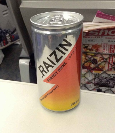 ロケットニュース等で取り上げられた事でネットで話題かもしれない甘い生姜味の日本製エナジードリンク！その名は「ライジン」