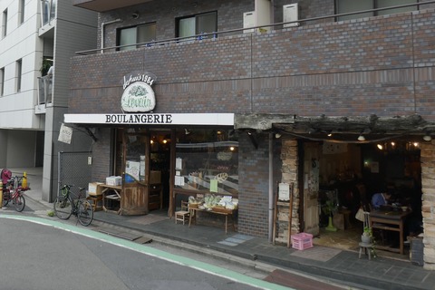 たまに行くならこんな店　代々木上原ゾーン真っ只中にある「ルヴァン 富ヶ谷店」は、とにかくバケットが小麦の風味濃厚でうまし！加えてクープも固くて満足！