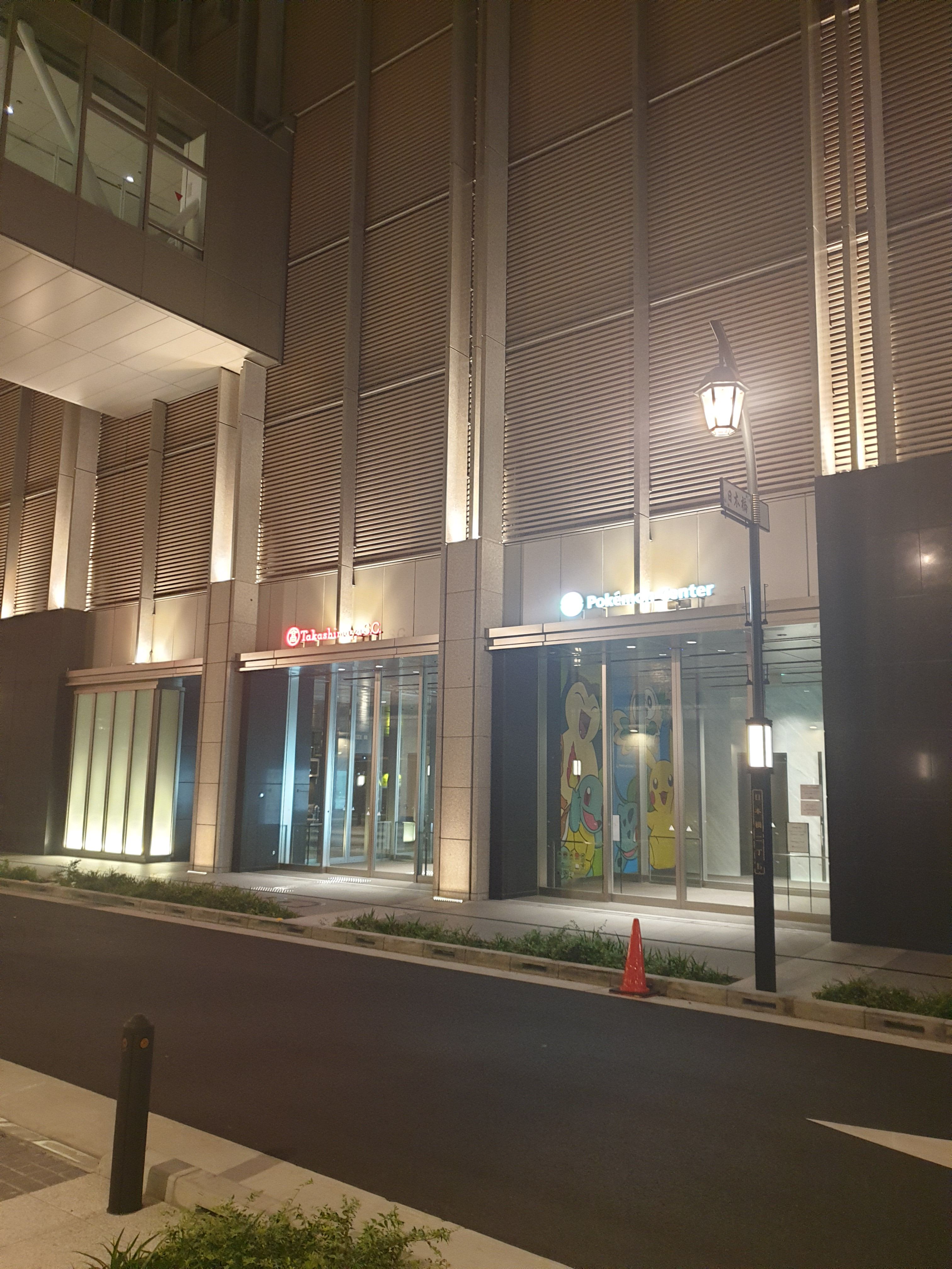 たまに行くならこんな店 日本橋高島屋内にある ポケモンカフェ で ピカチュウの 10まんボルト を食らったからの如く刺激的な ピカチュウの感電 ドリンク を飲み干す メシレポ