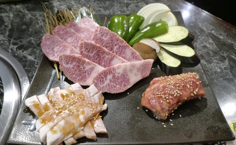 たまに行くならこんな店　熊本天草の肉の名店の東京版な「たなか畜産 東十条店」で、ウマーな黒毛和牛のお肉やホルモンに加えて、雲仙ポークなどの名豚を食す！