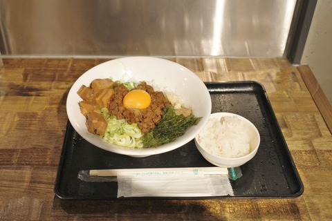 たまに行くならこんな店　土浦駅ビル内にお店を構える「特級鶏蕎麦 龍介 プレイアトレ土浦店」で、ボリューミーかつ味も極上な「特級台湾まぜそば」を食す！